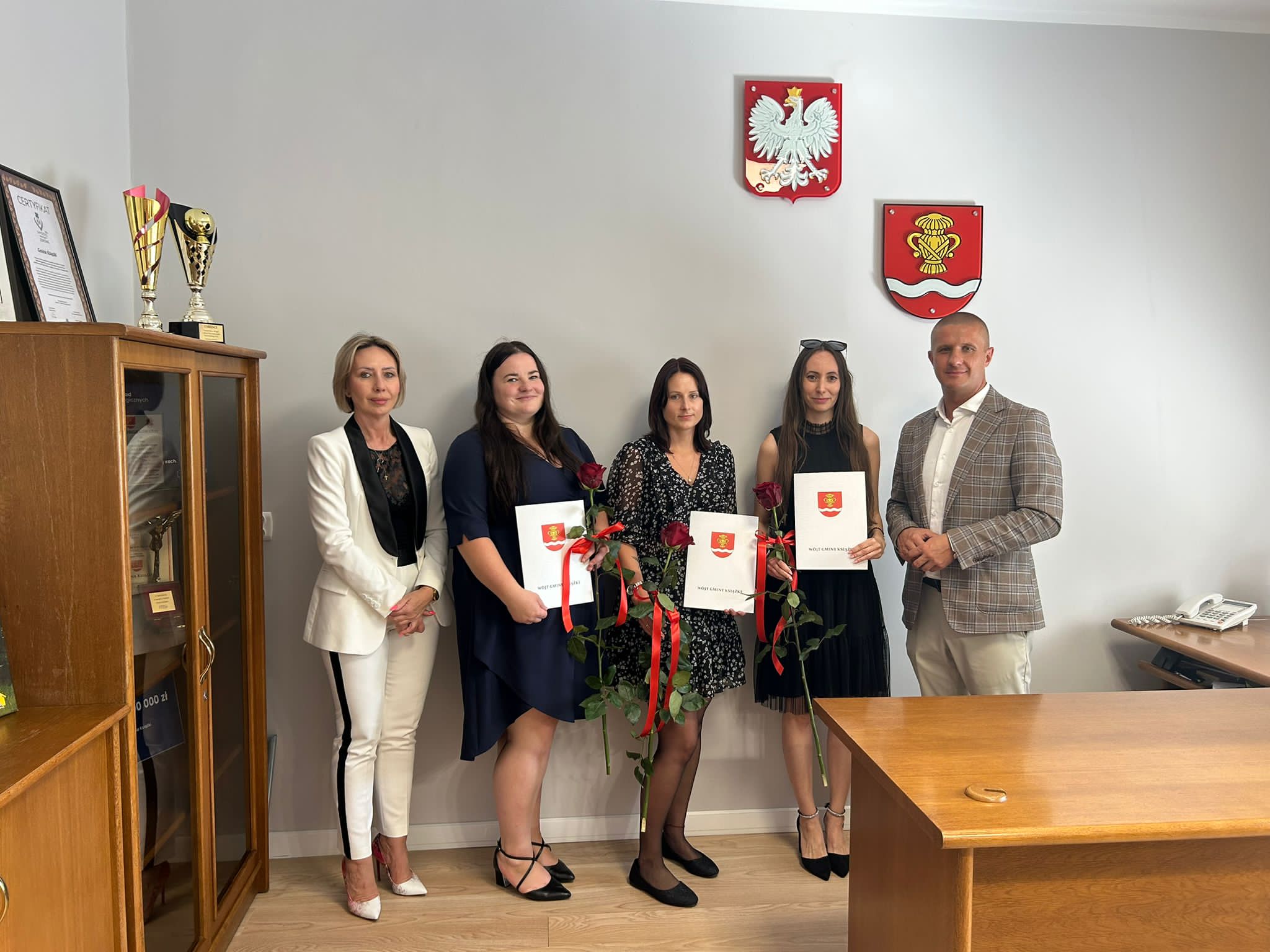 zdjęcie z wręczenia dyplomów