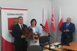 Zdjęcie Pana Wójta, Pani Skarbnik oraz Pana Przewodniczącego Rady z udzielenia absolutorium